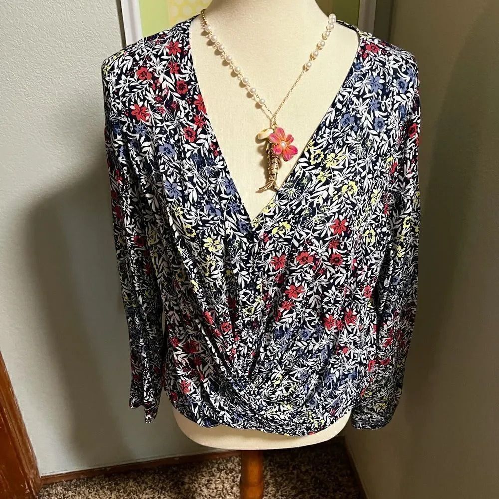 EUC a.n.a. Flowered Print Hi/Low Gathered Front Long Sleeve Medium Top #52